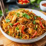 Spicy chicken hakka noodles