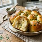 Easy Garlic Butter Dinner Rolls